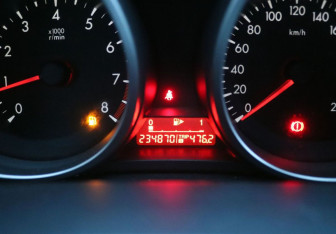 Подержанный автомобиль Mazda 3 Sedan 2011 года (14 фото)