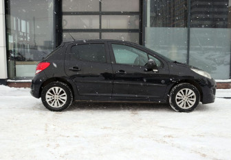 Подержанный автомобиль Peugeot 207 Hatchback 2011 года (5 фото)