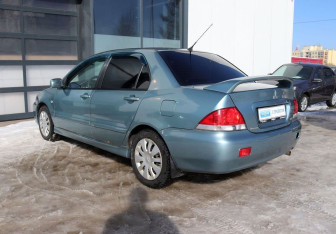 Подержанный автомобиль Mitsubishi Lancer Sedan 2005 года (3 фото)