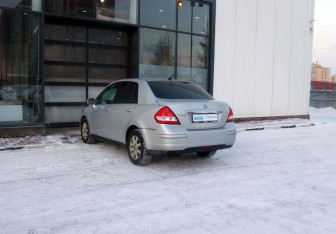 Подержанный автомобиль Nissan Tiida Sedan 2008 года (3 фото)