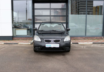 Подержанный автомобиль Kia Rio Hatchback 2010 года (8 фото)