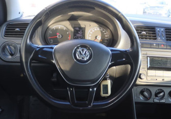 Подержанный автомобиль Volkswagen Polo Sedan 2016 года (14 фото)