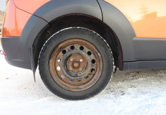 Подержанный автомобиль DongFeng H30 Cross 2016 года (10 фото)