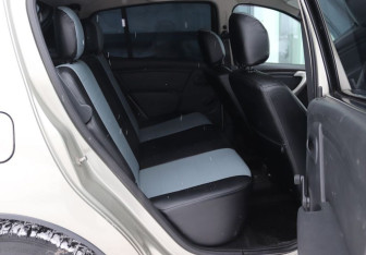 Подержанный автомобиль Renault Sandero 2011 года (11 фото)