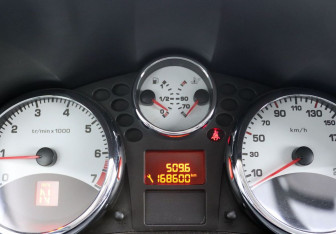 Подержанный автомобиль Peugeot 207 Hatchback 2011 года (15 фото)