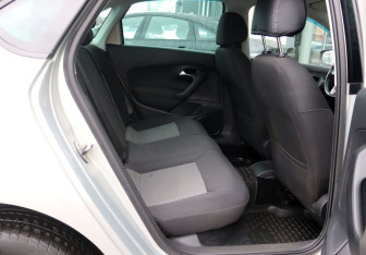 Подержанный автомобиль Volkswagen Polo Sedan 2014 года (12 фото)