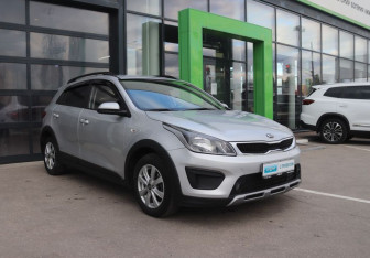 Подержанный автомобиль Kia Rio Hatchback 2017 года (7 фото)