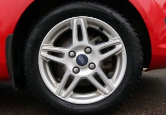 Подержанный автомобиль Ford Fiesta Hatchback 2016 года (9 фото)