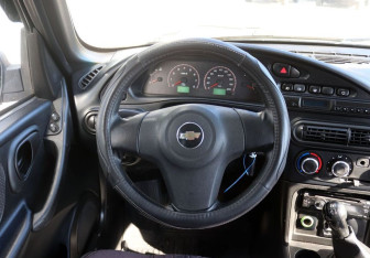 Подержанный автомобиль Chevrolet Niva 2011 года (15 фото)