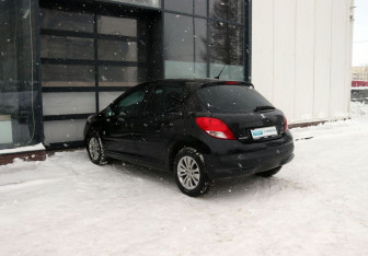 Подержанный автомобиль Peugeot 207 Hatchback 2011 года (3 фото)