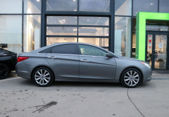 Подержанный автомобиль Hyundai Sonata 2011 года (6 фото)