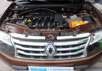 Подержанный автомобиль Renault Duster 2013 года (16 фото)