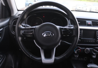 Подержанный автомобиль Kia Rio Hatchback 2020 года (18 фото)