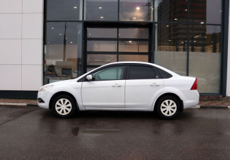 Подержанный автомобиль Ford Focus Sedan 2009 года (2 фото)