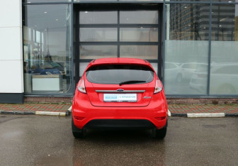 Подержанный автомобиль Ford Fiesta Hatchback 2016 года (4 фото)