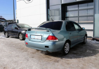 Подержанный автомобиль Mitsubishi Lancer Sedan 2005 года (5 фото)