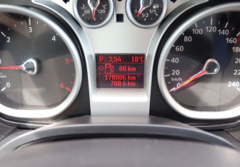 Подержанный автомобиль Ford Kuga 2012 года (14 фото)