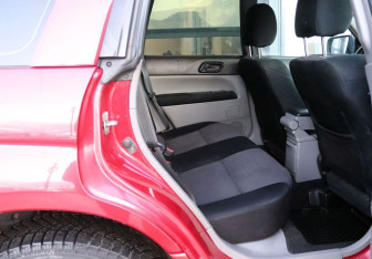 Подержанный автомобиль Subaru Forester Suv 2006 года (12 фото)