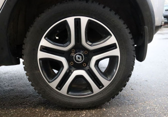 Подержанный автомобиль Renault Sandero 2019 года (9 фото)