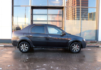 Подержанный автомобиль Renault Logan Sedan 2009 года (6 фото)