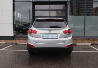 Подержанный автомобиль Hyundai ix35 2012 года (4 фото)