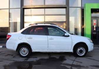 Подержанный автомобиль LADA (ВАЗ) Granta Sedan 2013 года (8 фото)