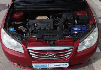 Подержанный автомобиль Hyundai Elantra Sedan 2010 года (9 фото)