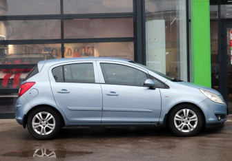 Подержанный автомобиль Opel Corsa 2007 года (11 фото)