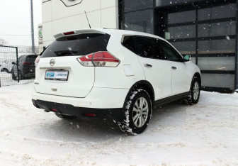 Подержанный автомобиль Nissan X-Trail 2015 года (5 фото)