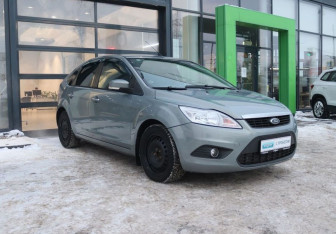 Подержанный автомобиль Ford Focus Hatchback 2009 года (7 фото)
