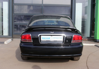 Подержанный автомобиль Hyundai Sonata 2008 года (4 фото)