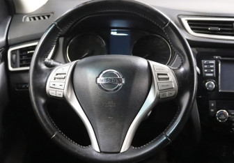 Подержанный автомобиль Nissan Qashqai 2017 года (16 фото)