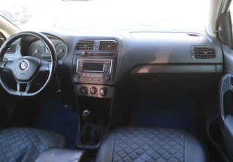 Подержанный автомобиль Volkswagen Polo Sedan 2017 года (13 фото)