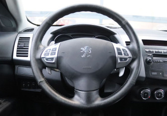 Подержанный автомобиль Peugeot 4007 2011 года (15 фото)