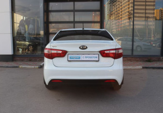 Подержанный автомобиль Kia Rio Sedan 2013 года (4 фото)