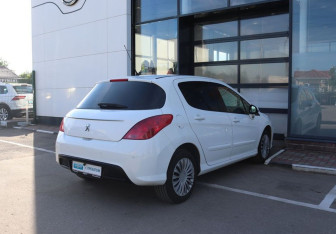 Подержанный автомобиль Peugeot 308 Hatchback 2011 года (5 фото)