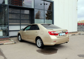 Подержанный автомобиль Toyota Camry Sedan 2013 года (3 фото)