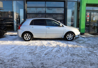 Подержанный автомобиль Toyota Corolla Hatchback 2003 года (6 фото)