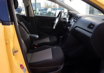 Подержанный автомобиль Volkswagen Polo Hatchback 2011 года (12 фото)