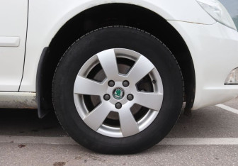 Подержанный автомобиль Skoda Octavia Wagon 2012 года (10 фото)