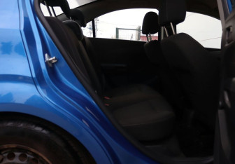 Подержанный автомобиль Chevrolet Aveo Sedan 2012 года (12 фото)