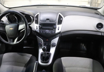 Подержанный автомобиль Chevrolet Cruze Sedan 2014 года (15 фото)