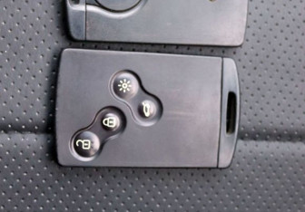 Подержанный автомобиль Renault Scenic 2009 года (11 фото)