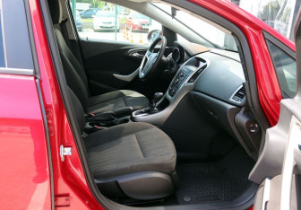 Подержанный автомобиль Opel Astra Hatchback 2010 года (10 фото)