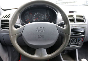 Подержанный автомобиль Hyundai Accent Sedan 2009 года (13 фото)
