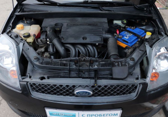 Подержанный автомобиль Ford Fiesta Hatchback 2008 года (10 фото)