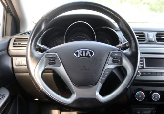 Подержанный автомобиль Kia Rio Hatchback 2016 года (15 фото)