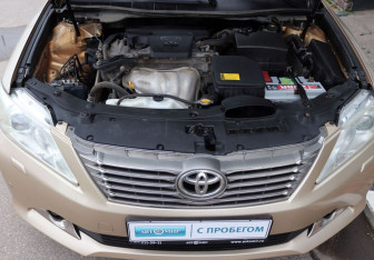 Подержанный автомобиль Toyota Camry Sedan 2013 года (10 фото)