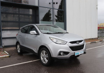 Подержанный автомобиль Hyundai ix35 2012 года (7 фото)
