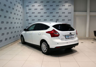 Подержанный автомобиль Ford Focus Hatchback 2012 года (3 фото)